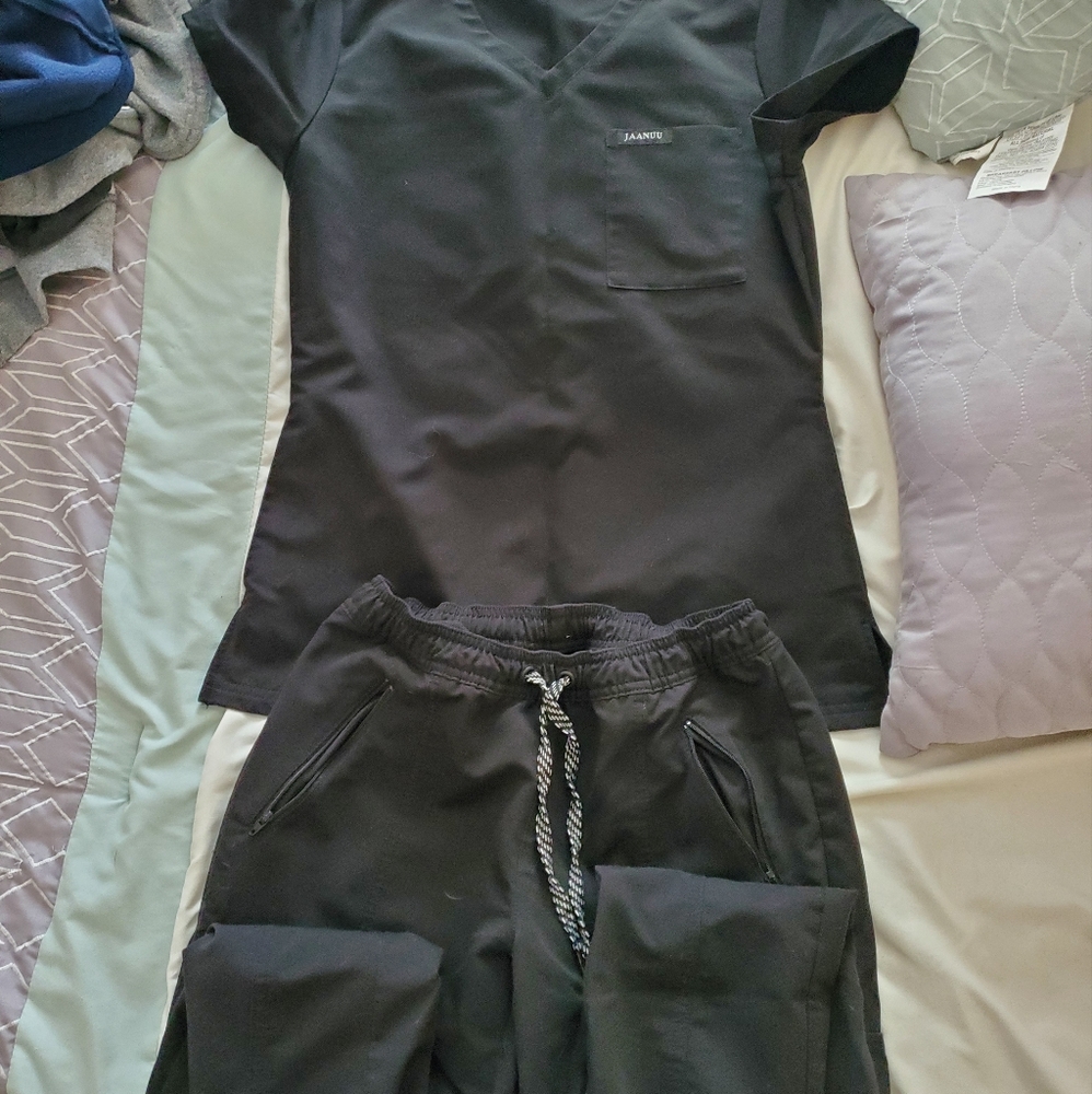 Jaanuu scrubs